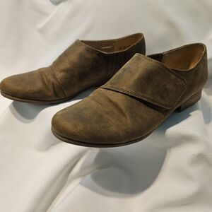 Abella Brown Leather Flats